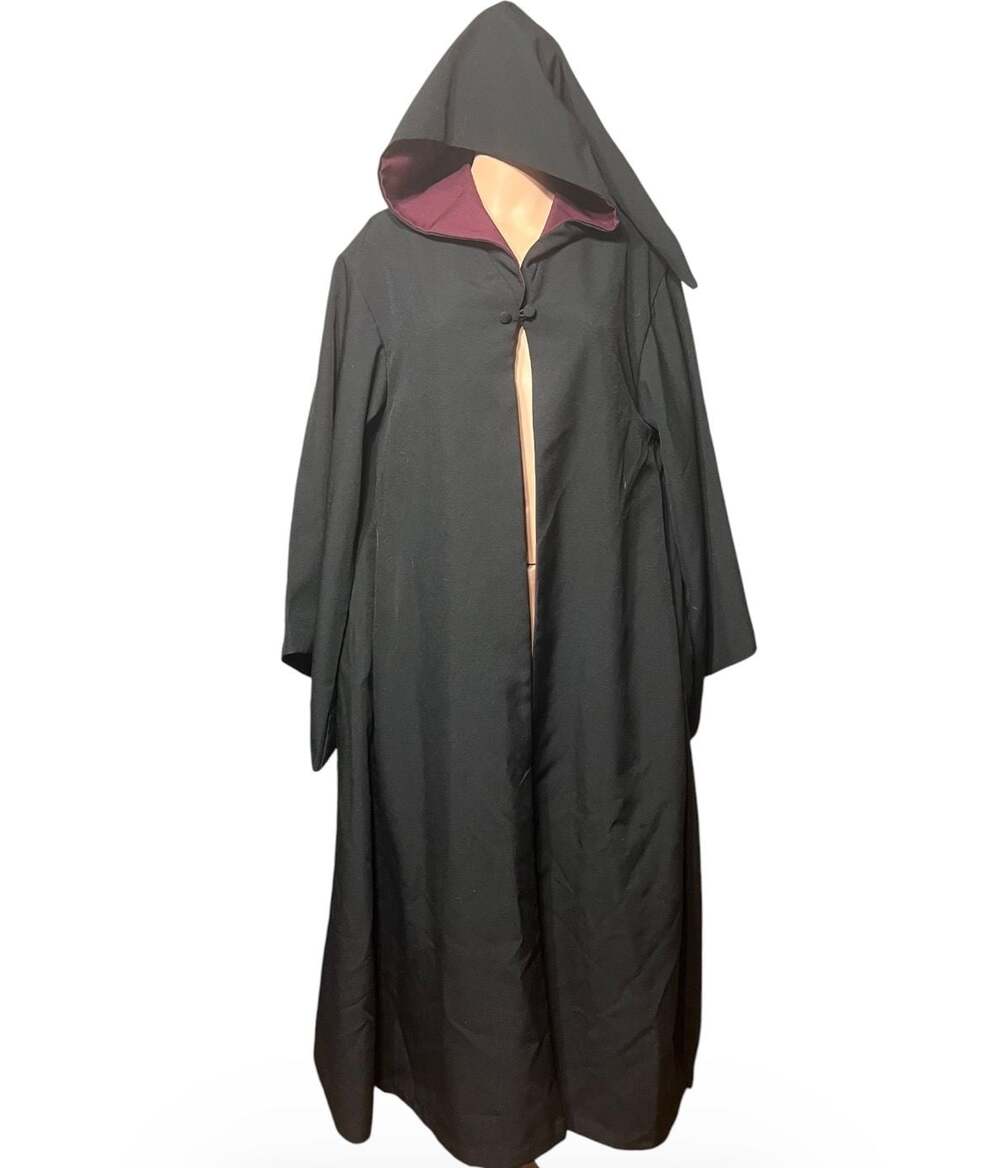 Universal Orlando Harry Potter Wizarding World Gryffindor Robe Size M